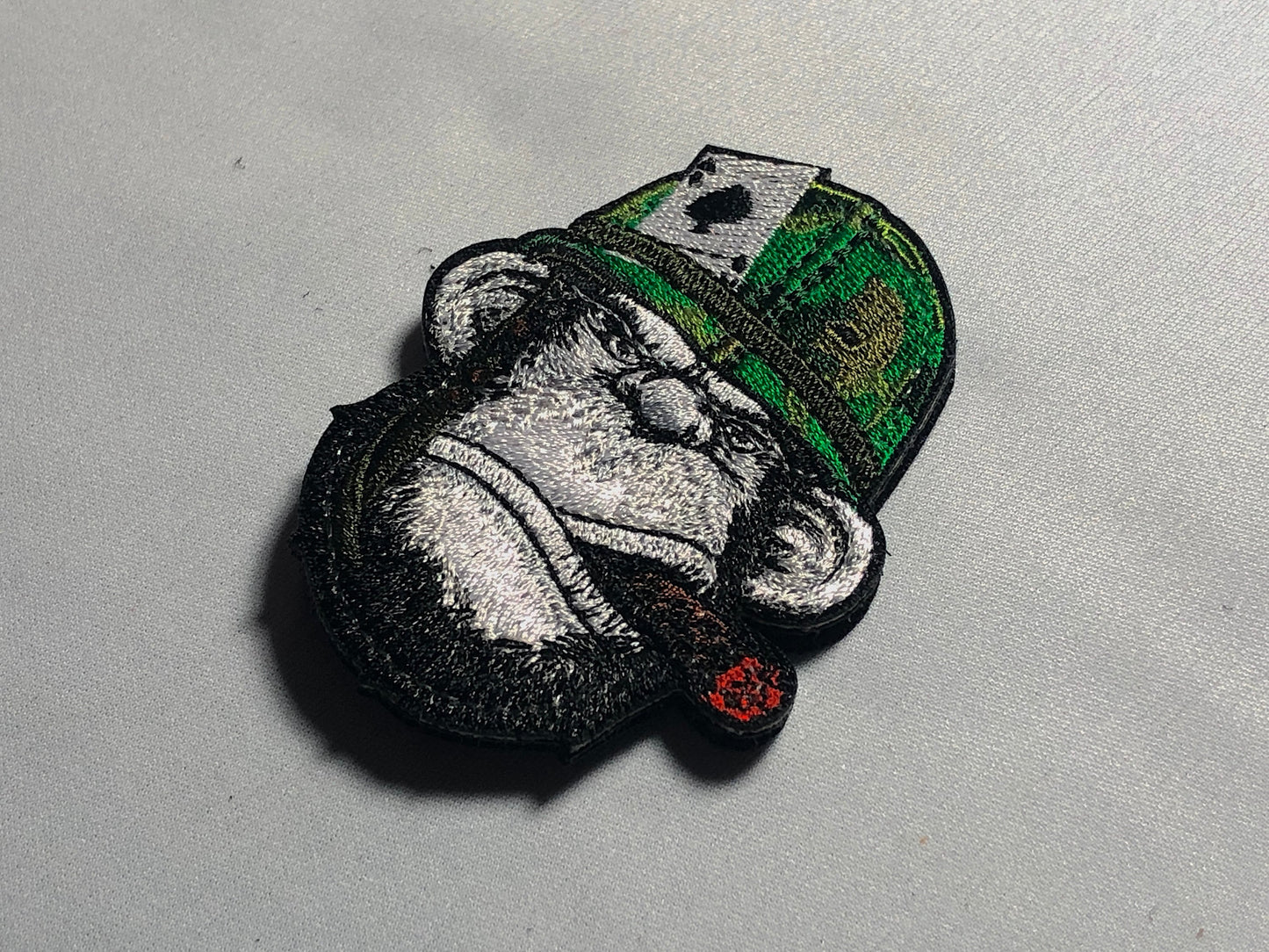 APE SMOKING CIGAR Vietnam Helmet Patch Morale Embroidery Monkey Ace Card Red Beret Special tactical Forces usa Navy Seals Orangutan